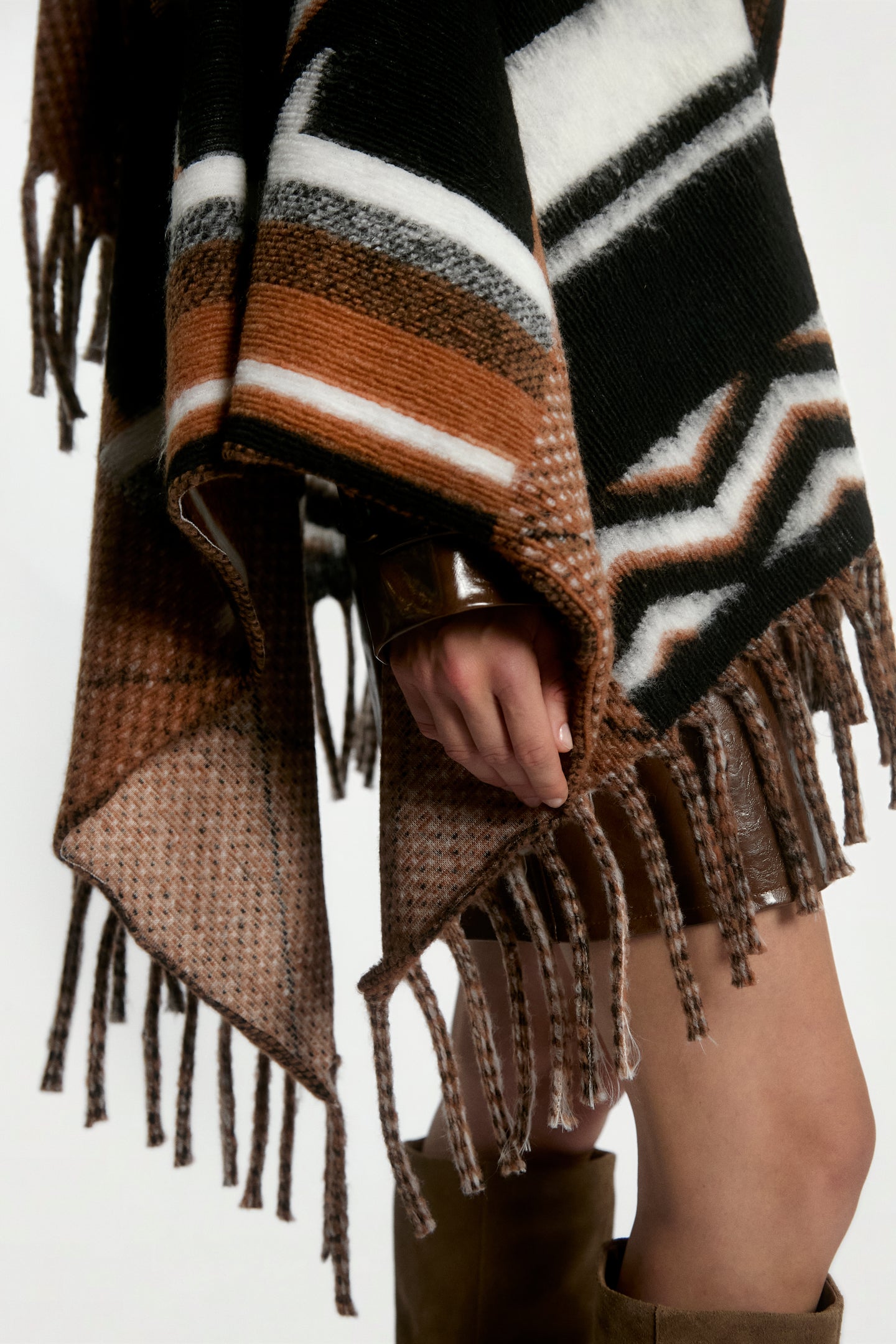 Mila poncho zwart