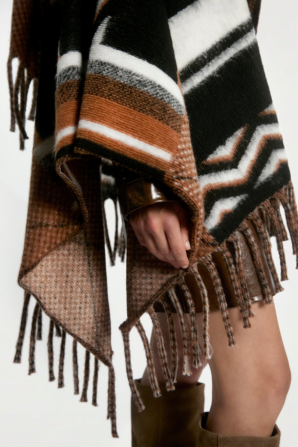 Mila poncho black 