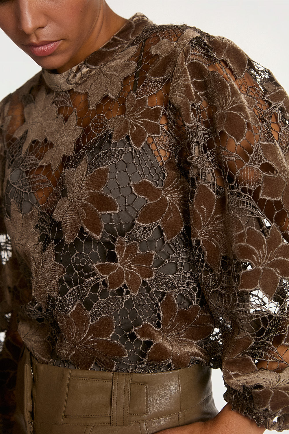 Shaila velvet top donkerbruin
